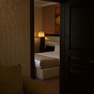 One-Bedroom King Suite